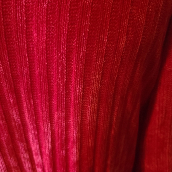 Carolyn Taylor brand red sweater. Very soft. Preloved. Buttons on sleeves. XL. - Picture 4 of 5